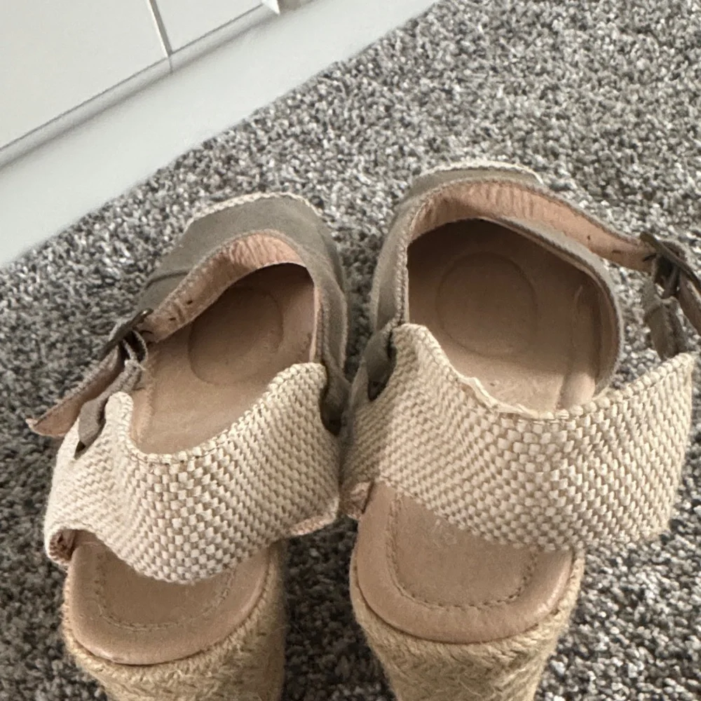 Elegant Beige Women's Espadrille Sandals